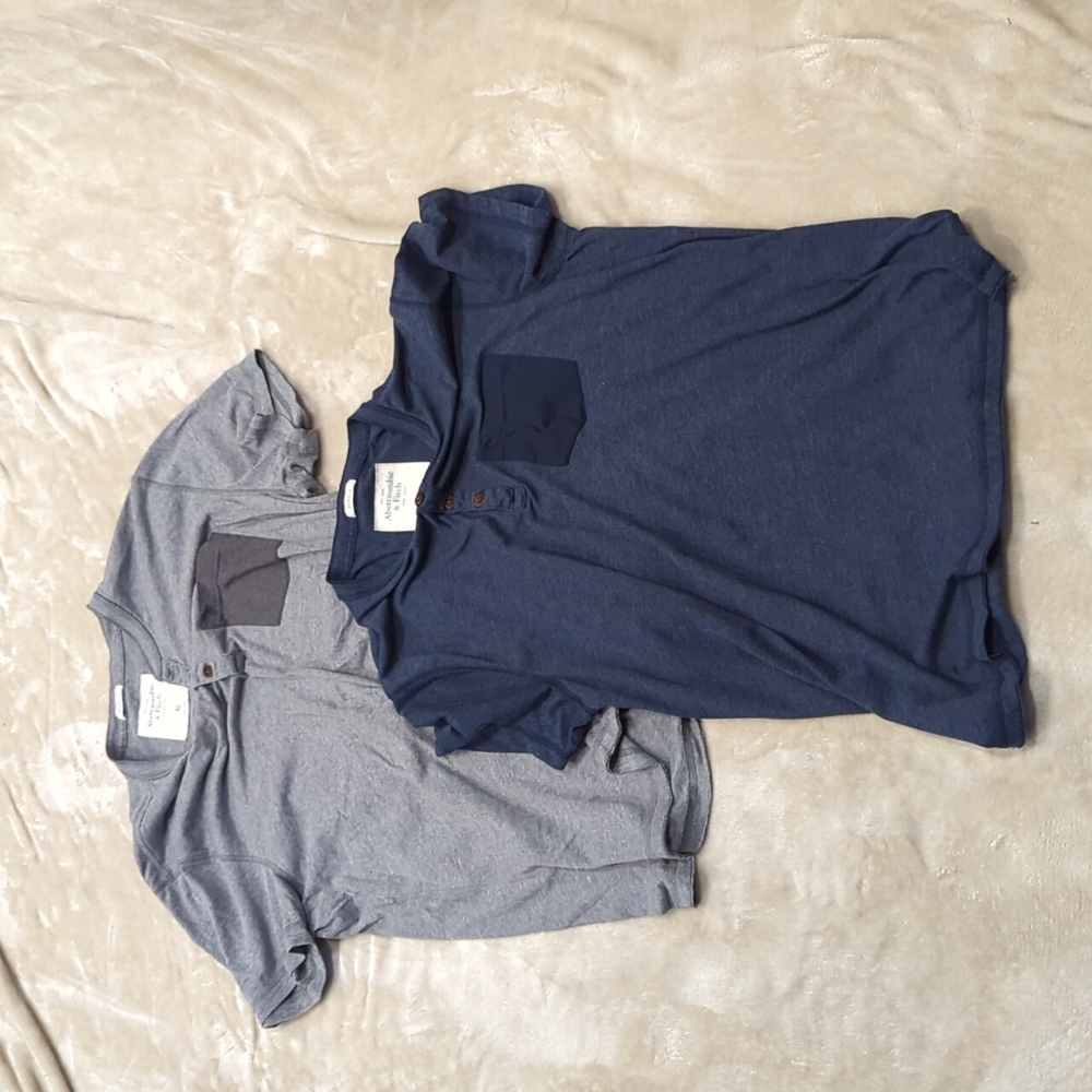 Abercrombie and Fitch t shirt xl new!